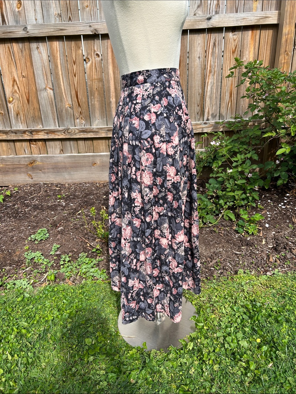 Vintage Laura Ashley Floral Midi Skirt Made in Great Britain Size 10/26” waist - Picture 4 of 9